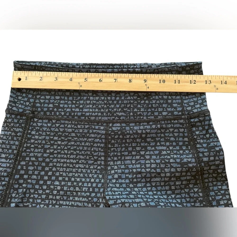 Lululemon 6 Deep Breath‎ Crop 21